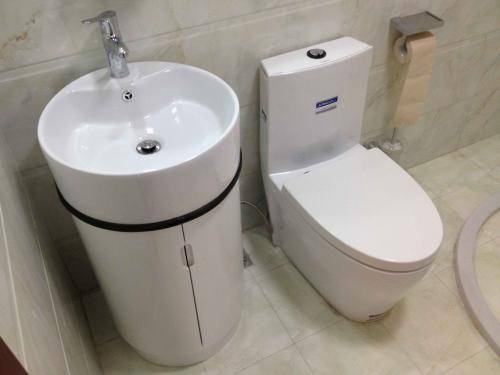 马桶冲水没劲怎样调